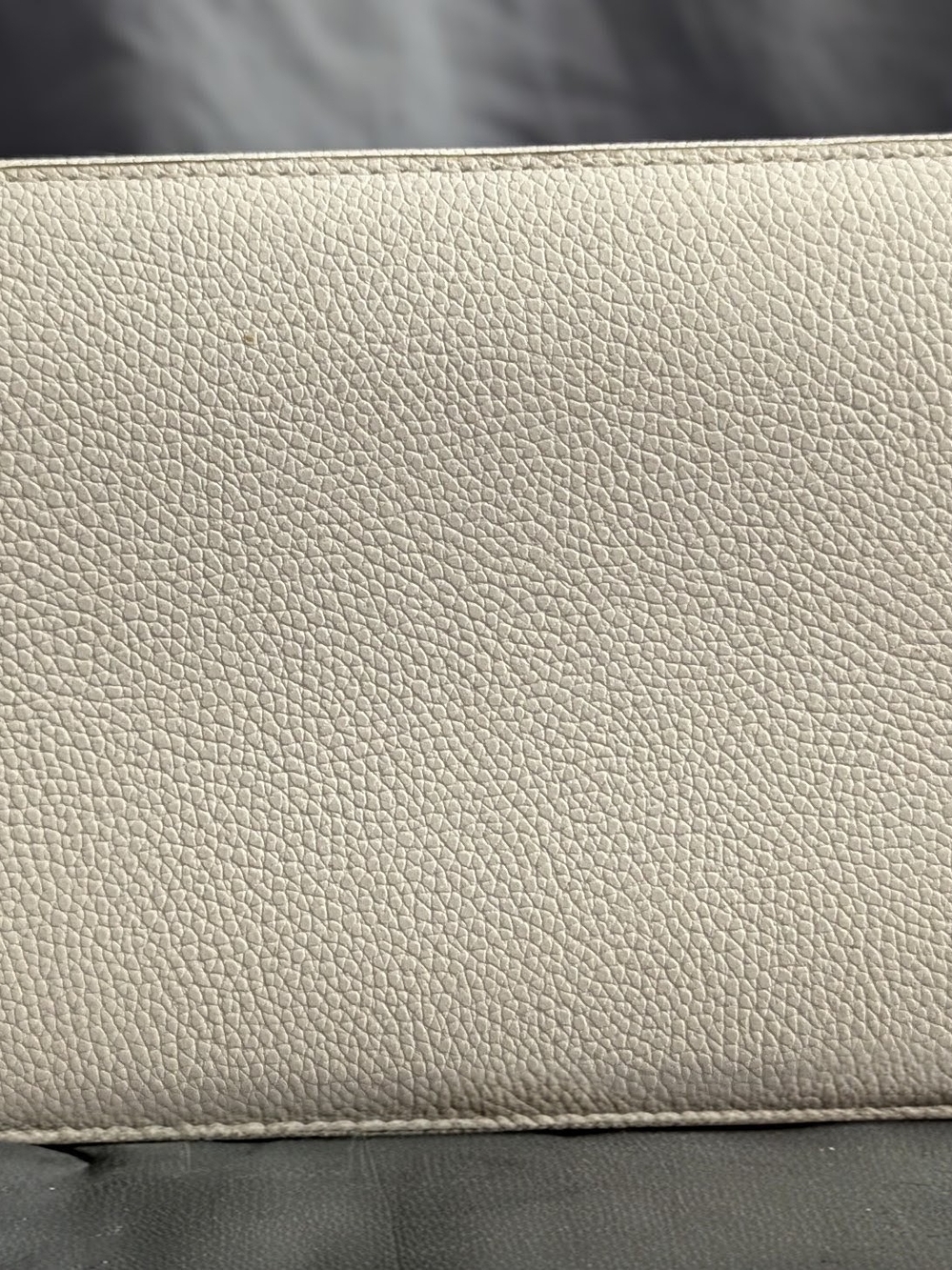Authenticated Michael Kors Leather Tote Bag in Light Gray - Picture 4 of 7